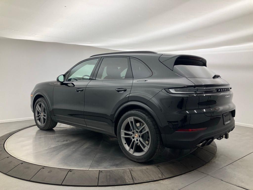 2025 Porsche Cayenne Base photo 3