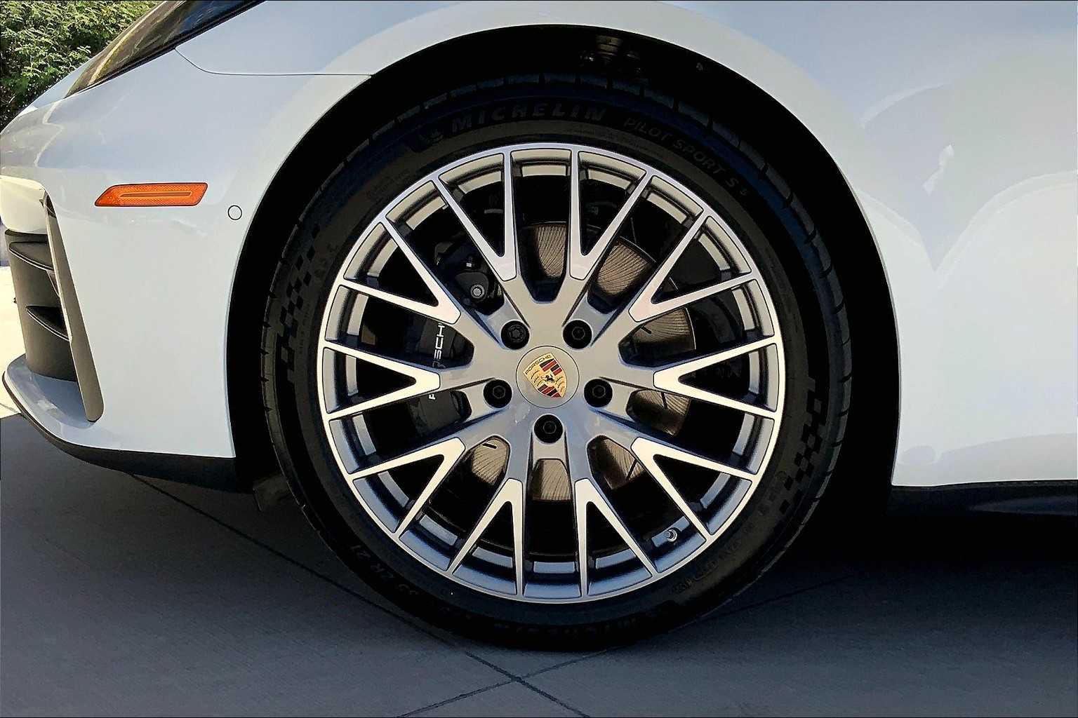 2025 Porsche Panamera 4 photo 11