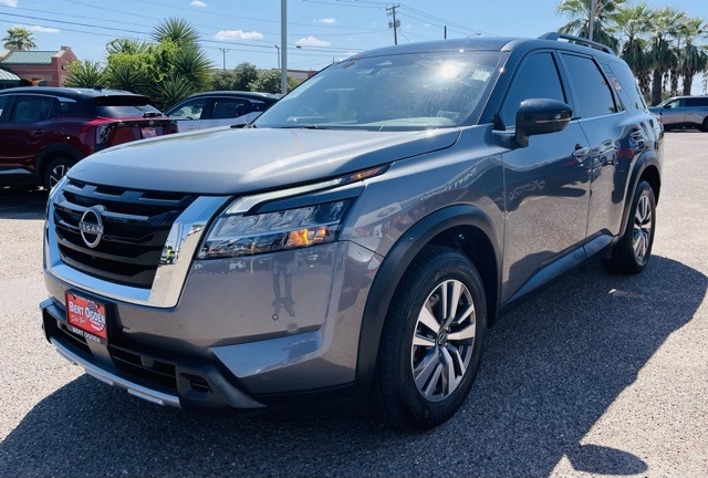 2023 Nissan Pathfinder SL photo 3