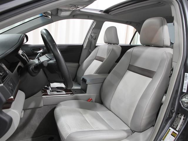 2014 Toyota Camry XLE V6 photo 5