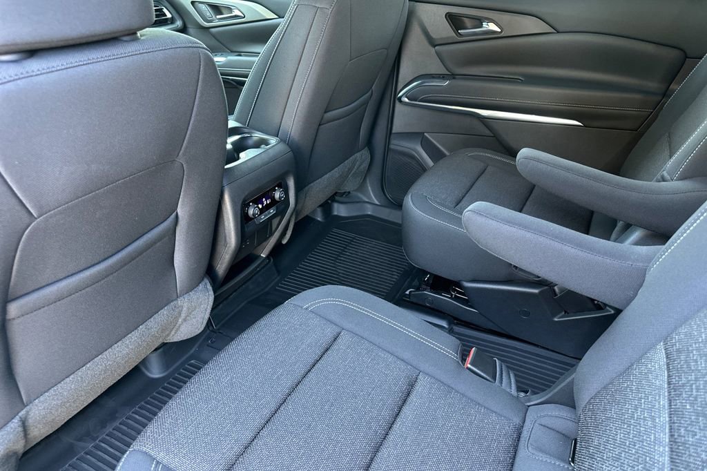 2025 Chevrolet Traverse photo 13
