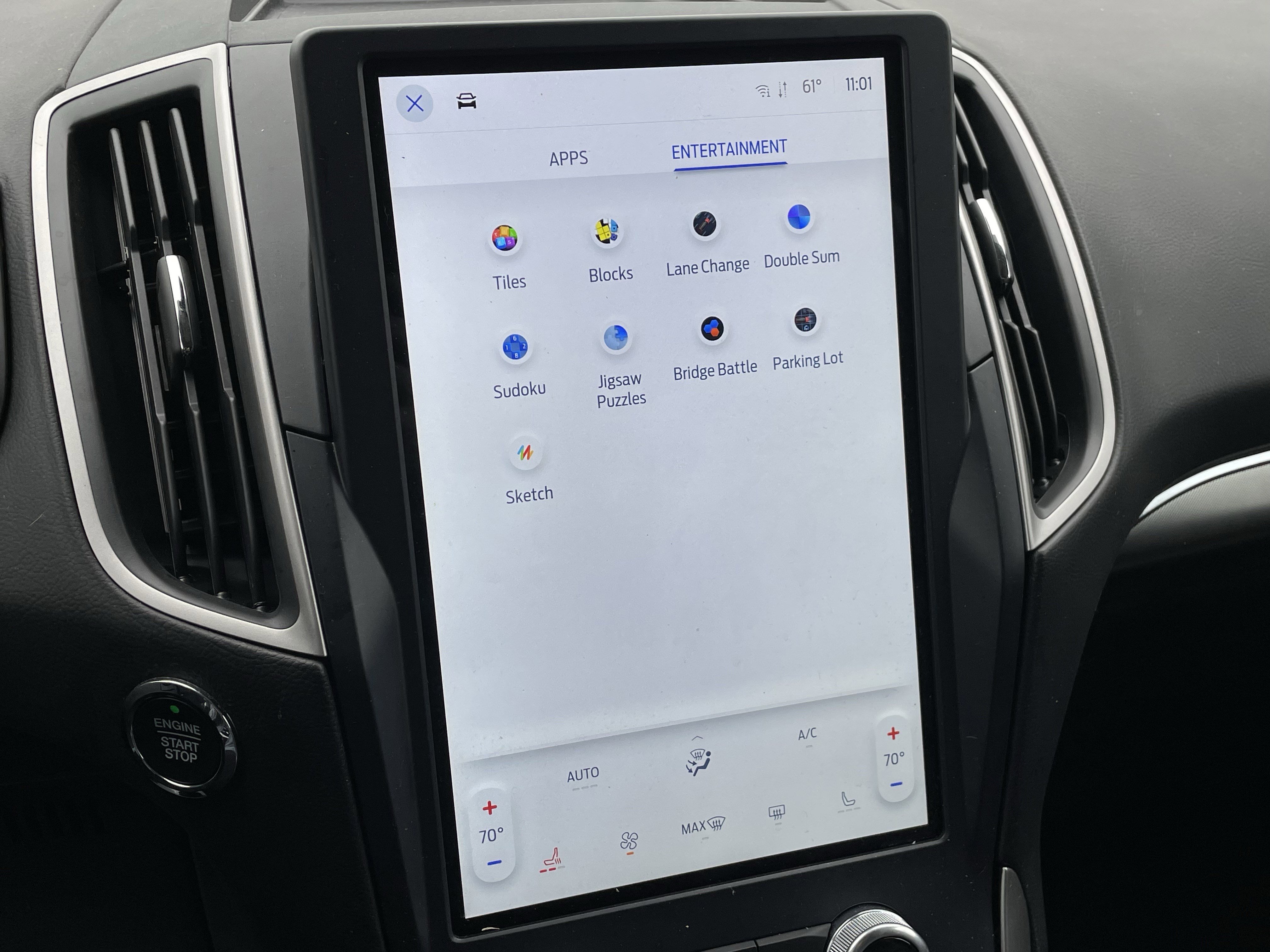 2022 Ford Edge SEL photo 2