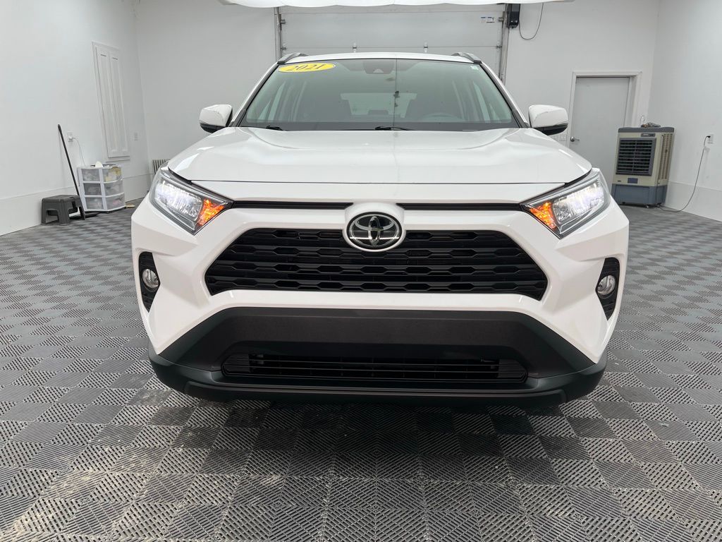 2021 Toyota RAV4 XLE photo 7