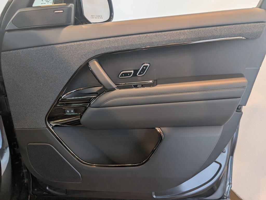 2025 Land Rover Range Rover Sport SE photo 28