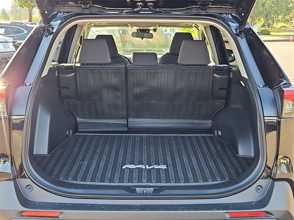 2023 Toyota RAV4 Hybrid XLE photo 27
