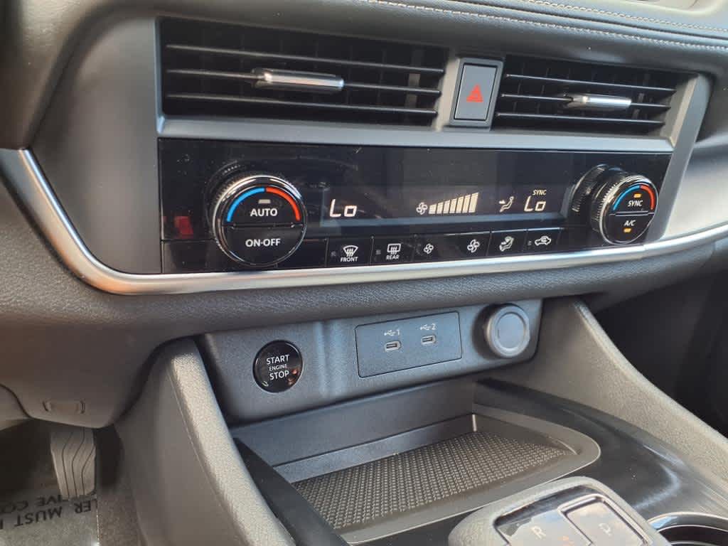 2025 Nissan Rogue SV photo 19
