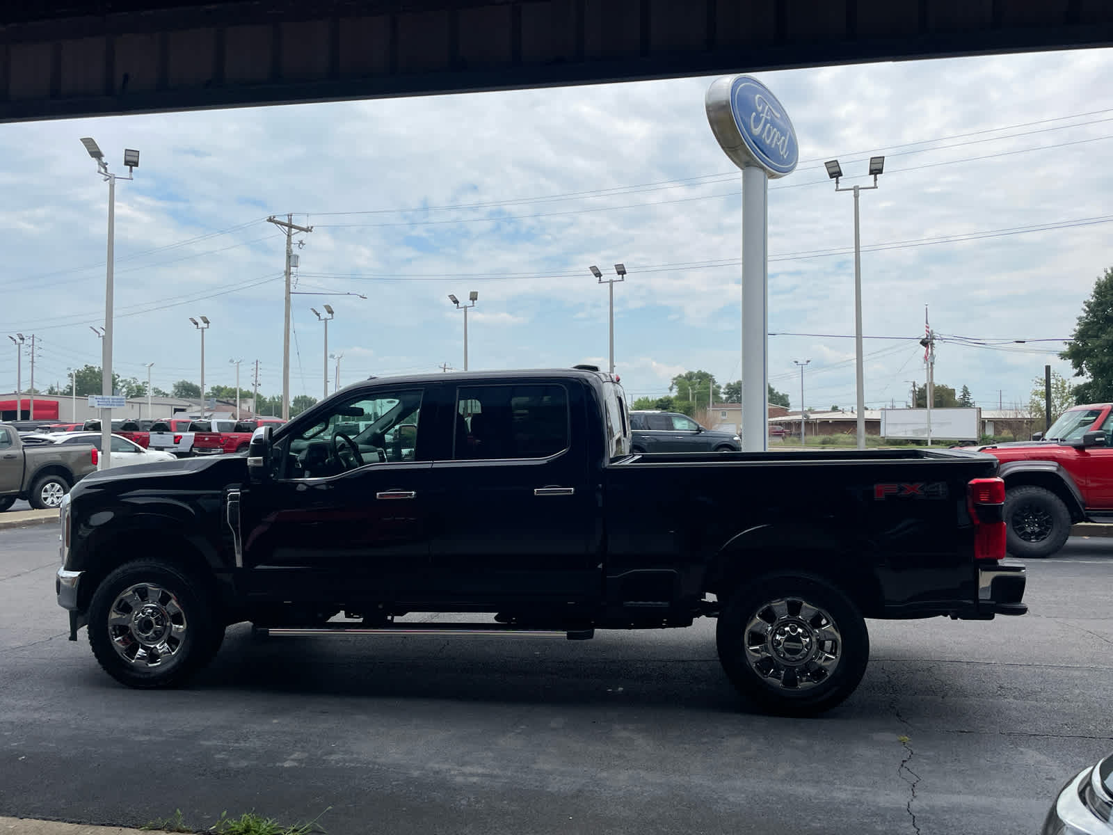 2025 Ford F-350 Lariat photo 2
