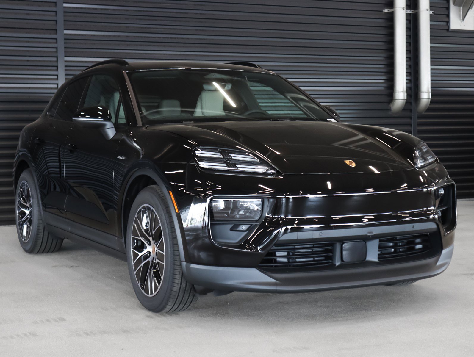 2025 Porsche Macan Electric 4 photo 7