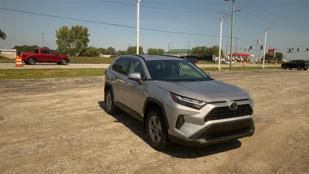2025 Toyota RAV4 Hybrid XLE photo 2