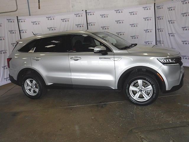 2021 Kia Sorento LX photo 2