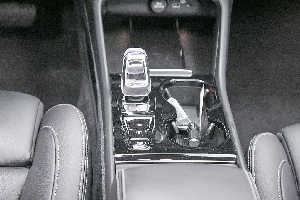 2024 VOLVO XC40 - Image 31