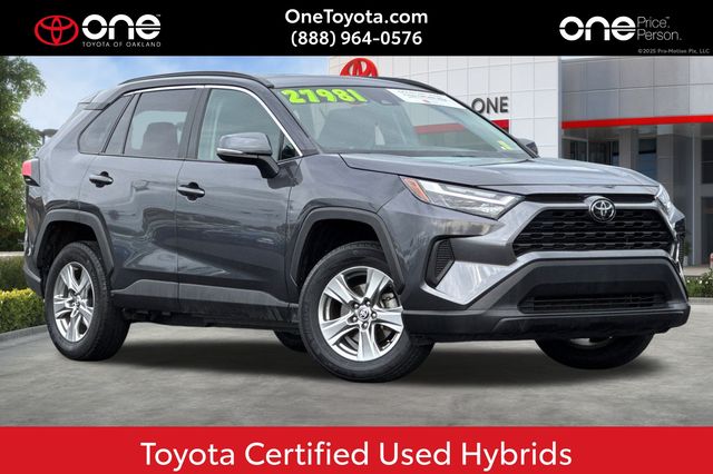 2024 Toyota RAV4 XLE's photo