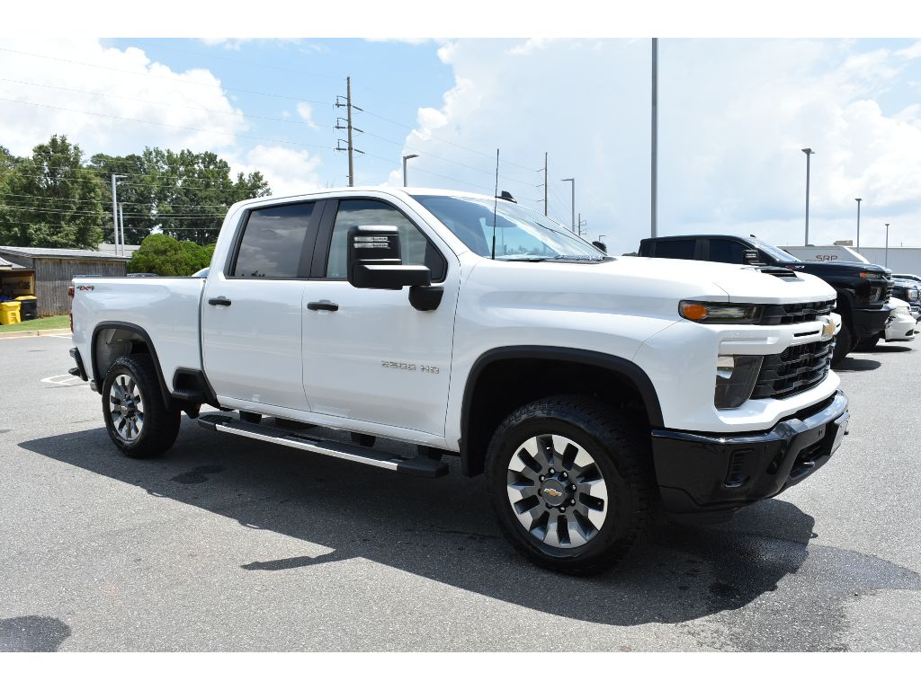 2025 Chevrolet Silverado 2500HD Custom photo 6