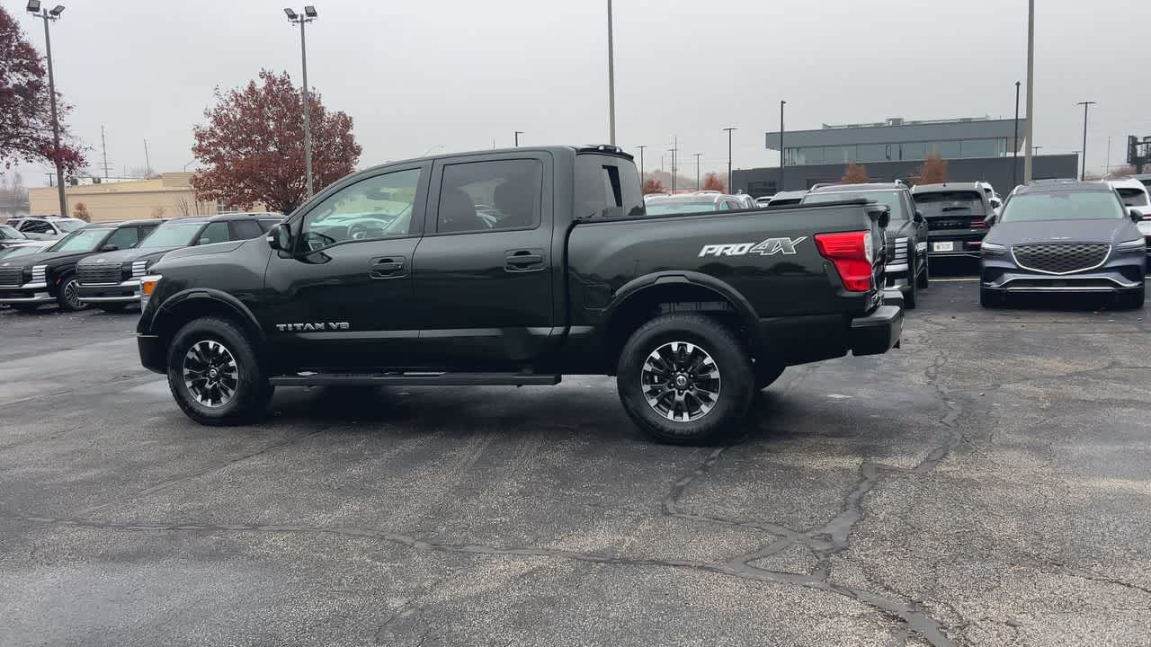 2019 Nissan Titan PRO-4X photo 2