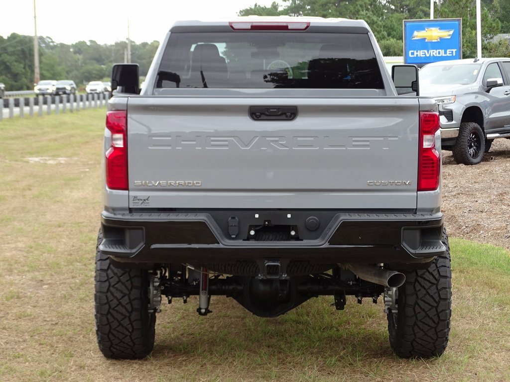 2025 Chevrolet Silverado 2500HD Custom photo 4