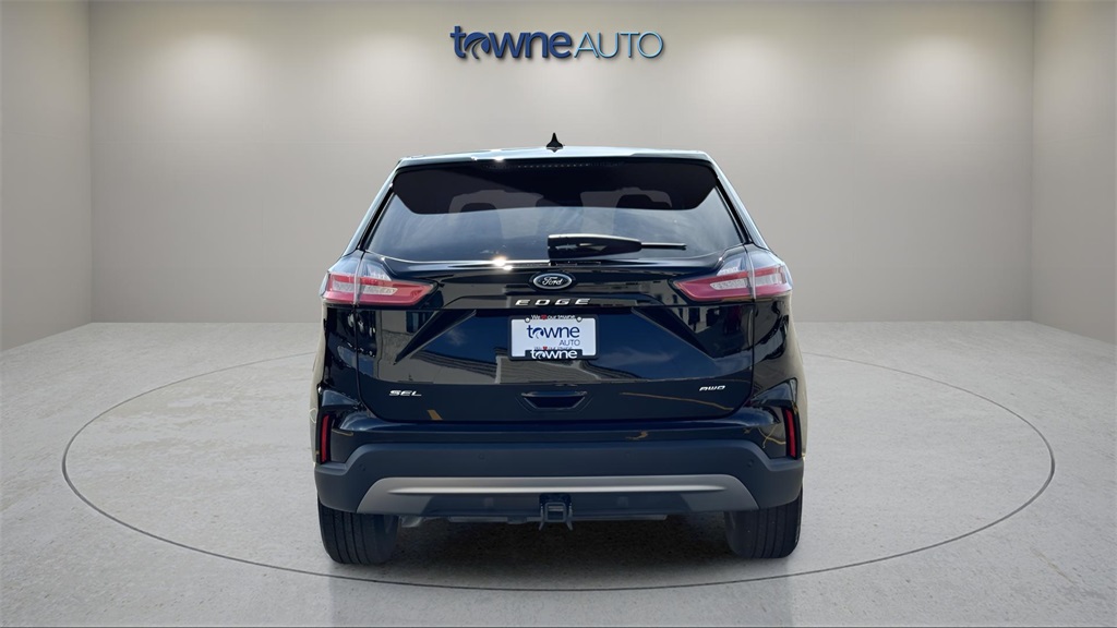 2022 Ford Edge SEL photo 4