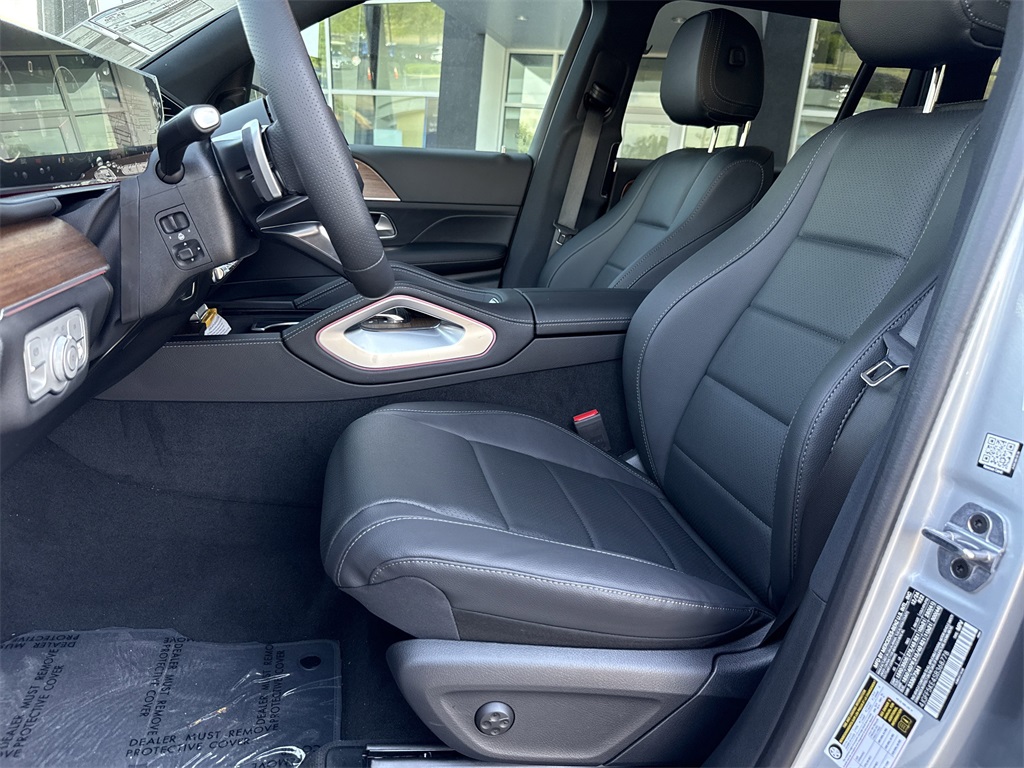 2025 Mercedes Benz GLS 450 4MATIC photo 11