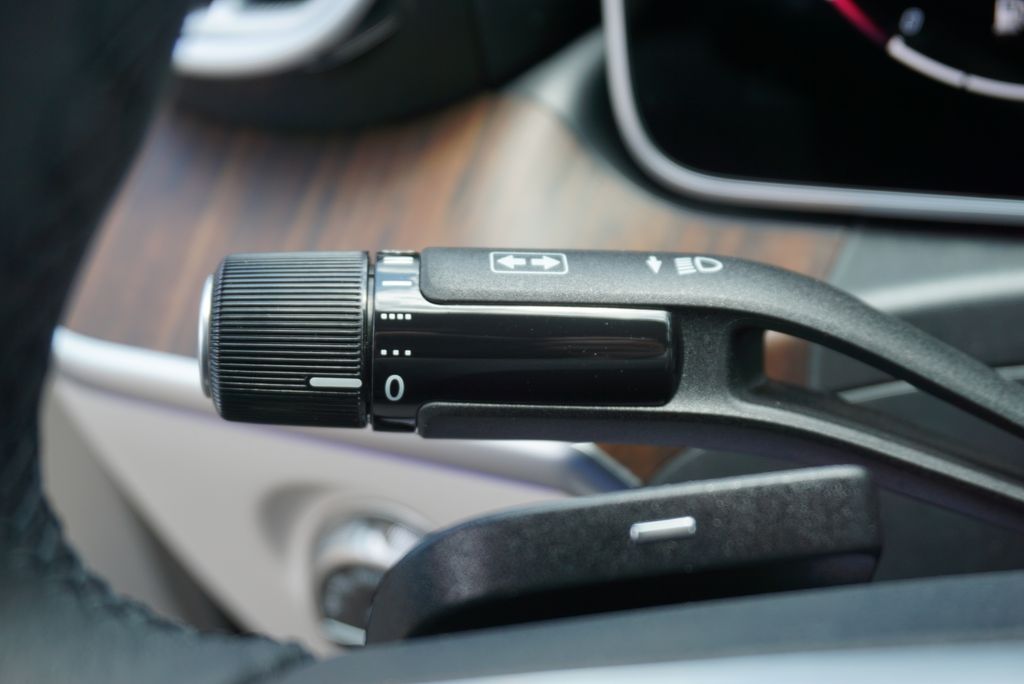 2025 Mercedes Benz C 300 photo 25