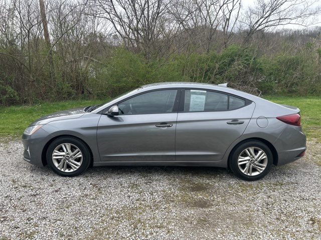 2019 Hyundai Elantra SEL photo 4