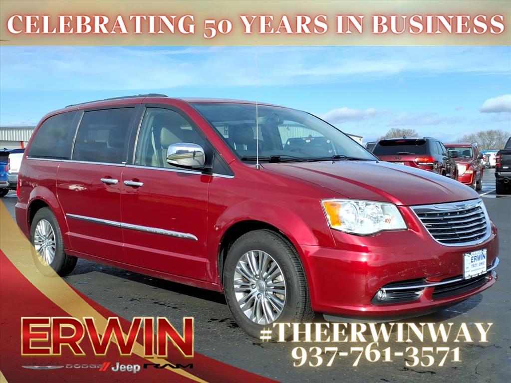 2014 Chrysler Town & Country Touring-L's photo