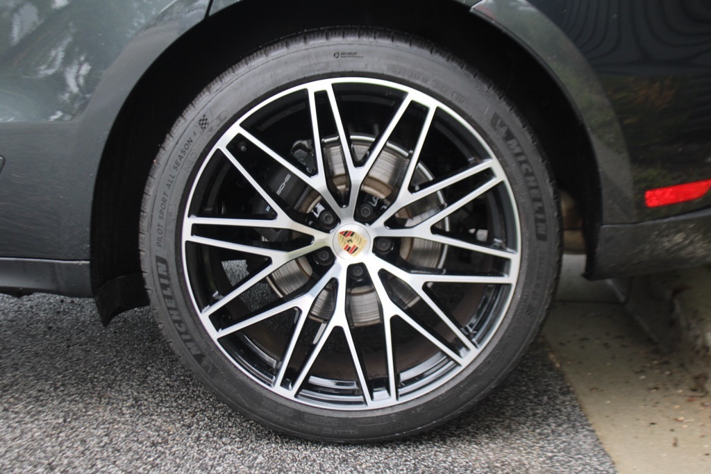2025 Porsche Macan Base photo 14