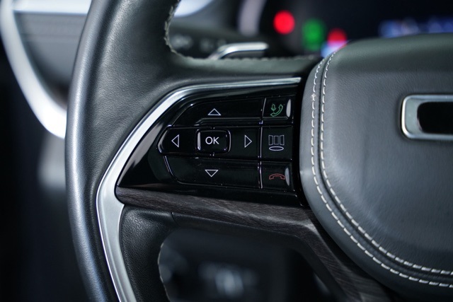 2021 Jeep Grand Cherokee Overland photo 3