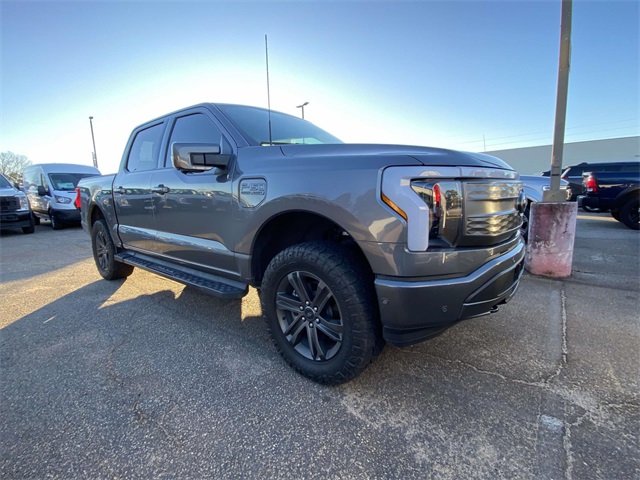 2023 Ford F-150 Lightning Lariat's photo