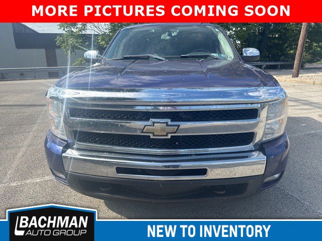 2011 Chevrolet Silverado 1500 LT photo 2