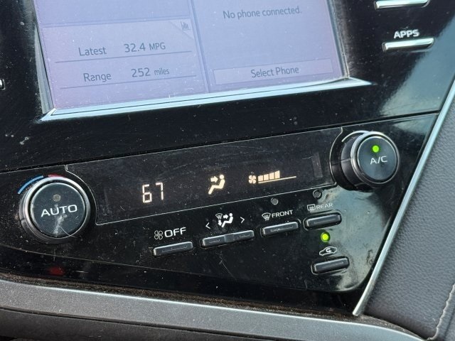 2018 Toyota Camry LE photo 25
