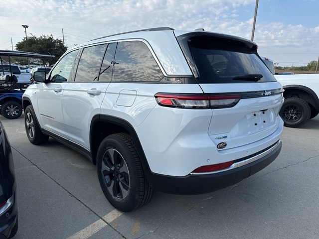 2022 Jeep Cherokee Limited 4xe photo 2