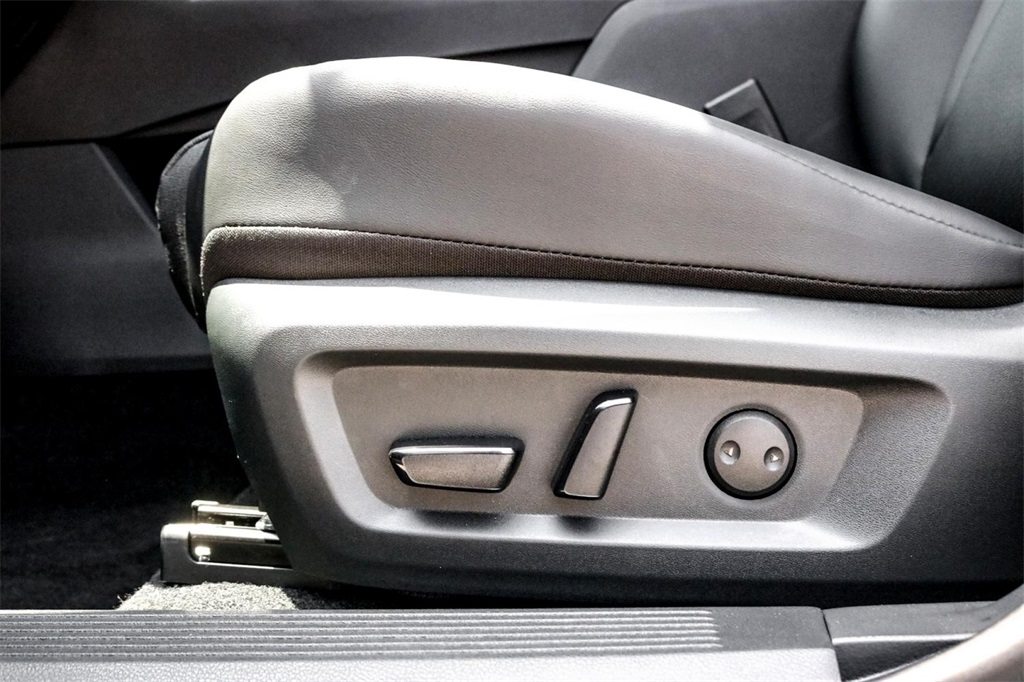 2025 Nissan Rogue SV photo 7