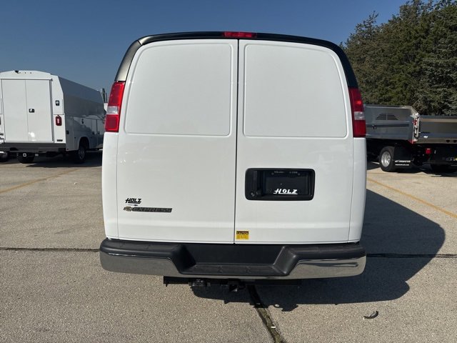 2025 Chevrolet Express Cargo 3500 photo 4
