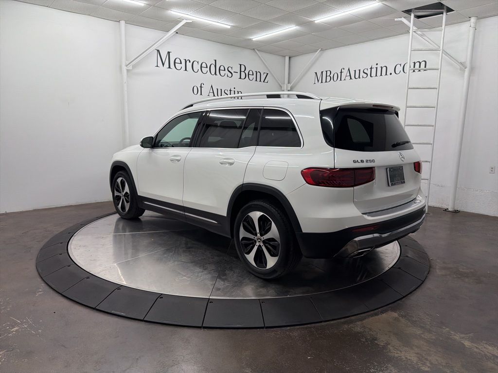 2026 Mercedes Benz GLB 250 photo 4