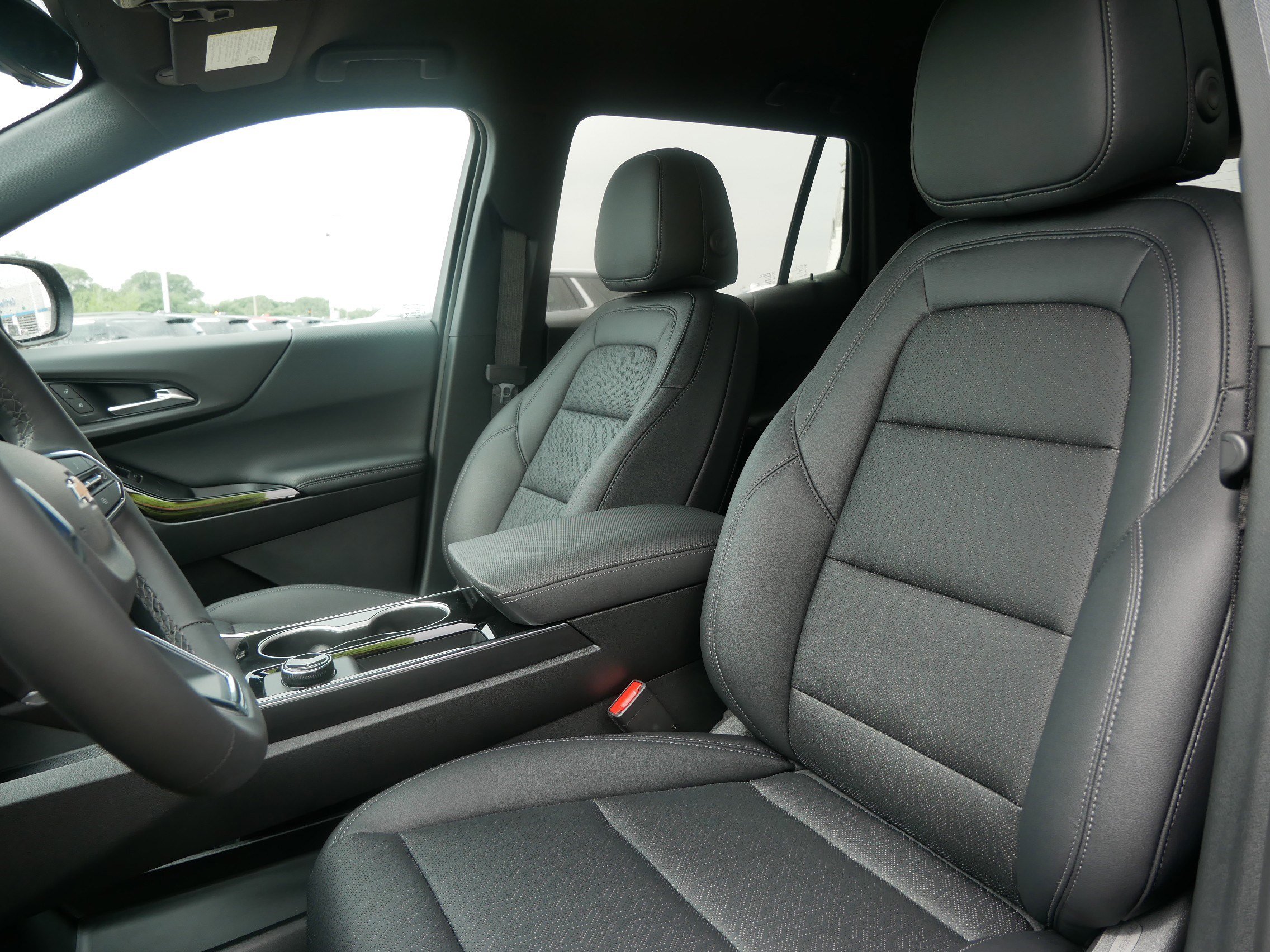 2026 Chevrolet Equinox LT photo 4