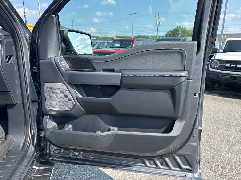 2025 Ford F-150 Lariat photo 24
