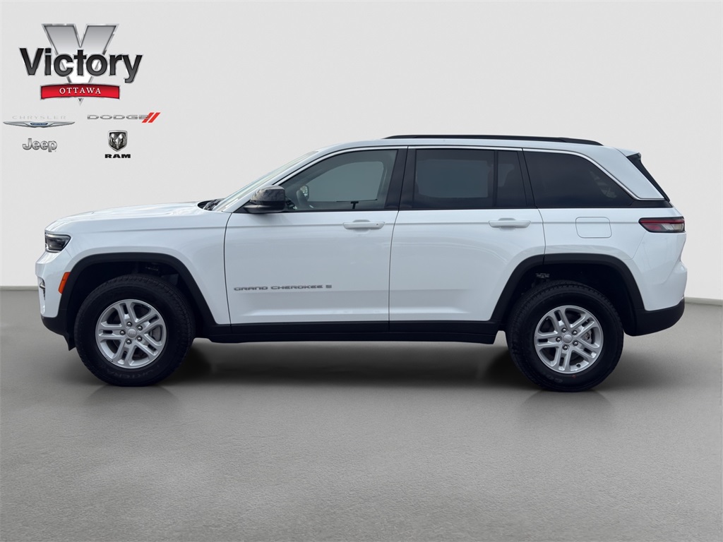 2025 Jeep Grand Cherokee Laredo photo 3