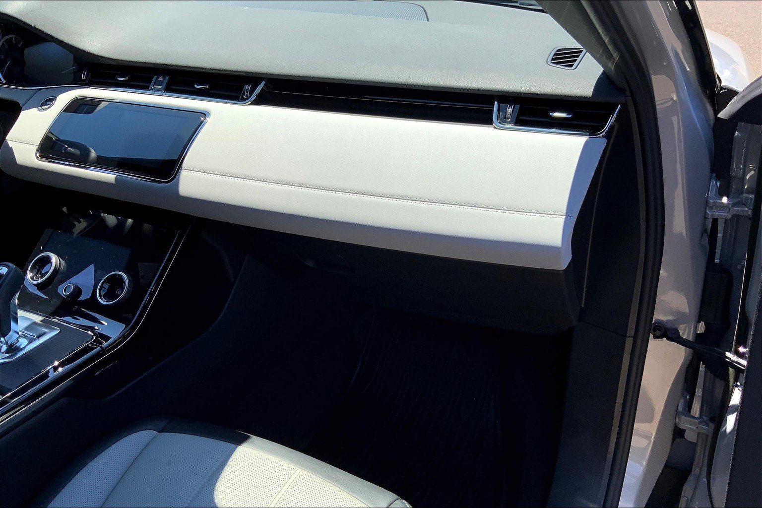 2023 Land Rover Range Rover Evoque R-Dynamic SE photo 16