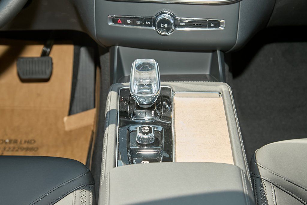 2026 VOLVO XC90 - Image 25