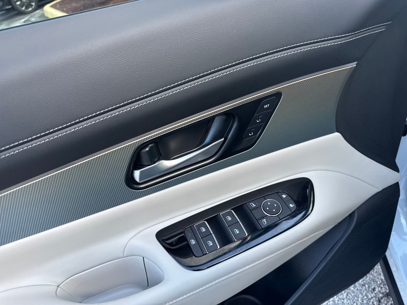 2025 Nissan Murano SL photo 11