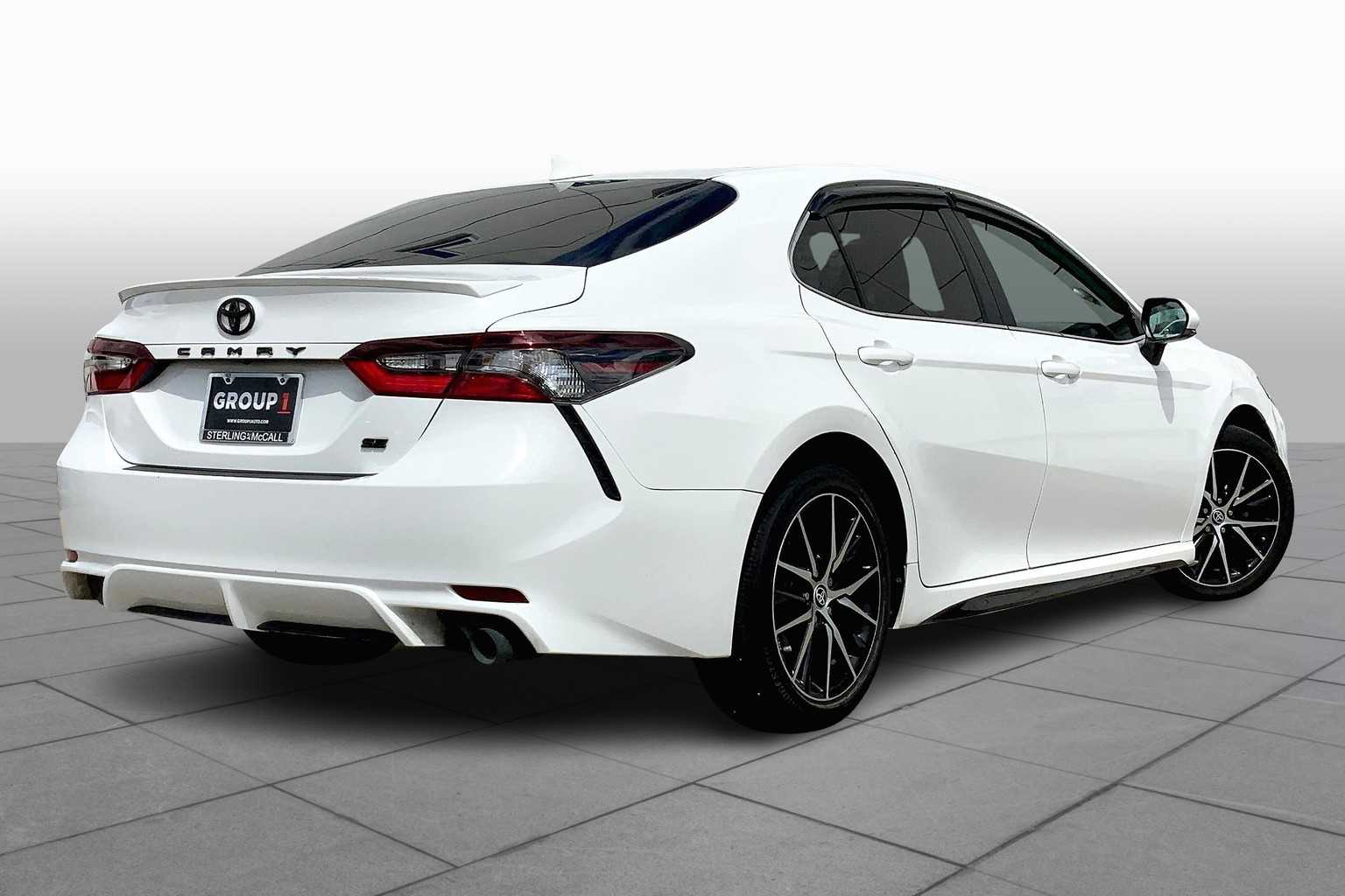 2022 Toyota Camry SE photo 11
