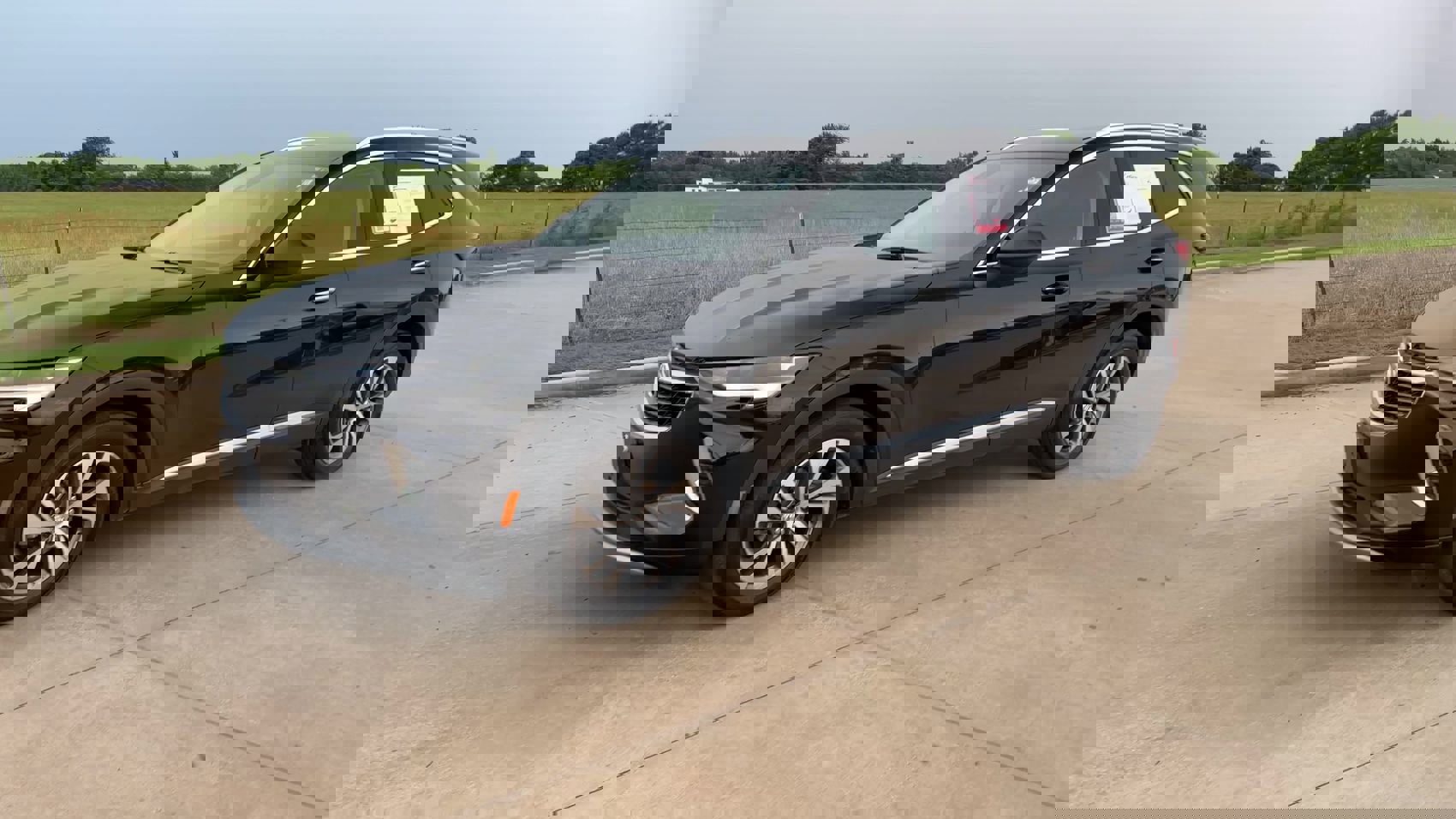 2023 Buick Envision Essence photo 3