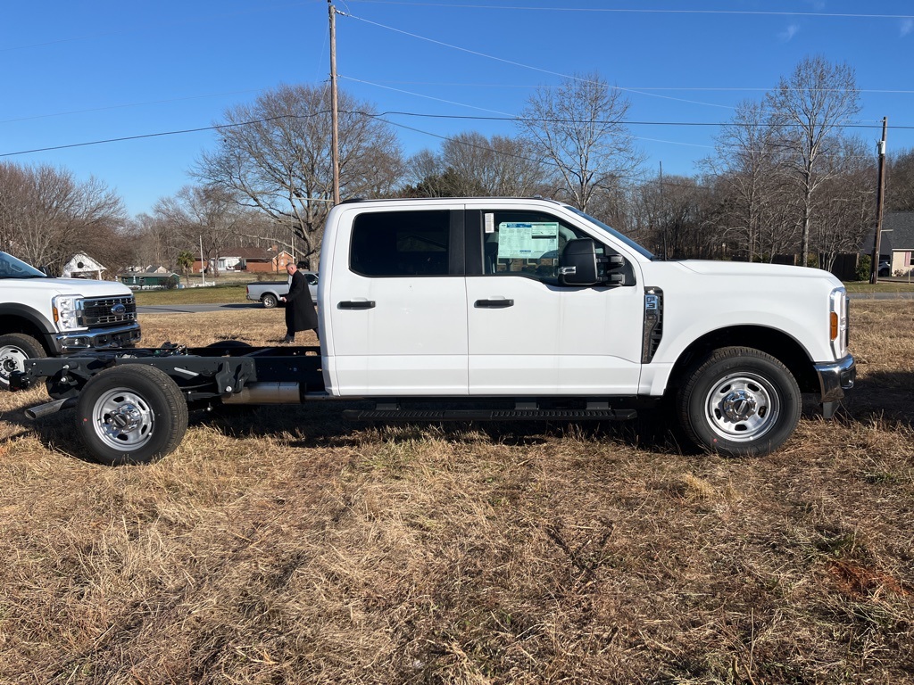 2024 Ford F-350 XL photo 4