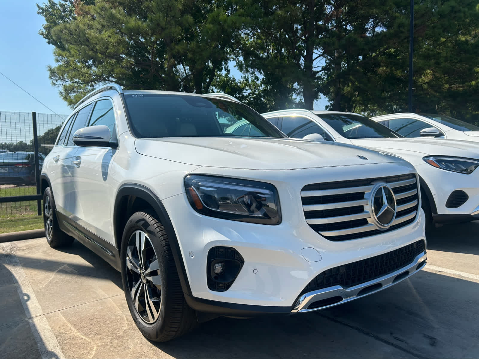 2025 Mercedes Benz GLB 250 photo 2