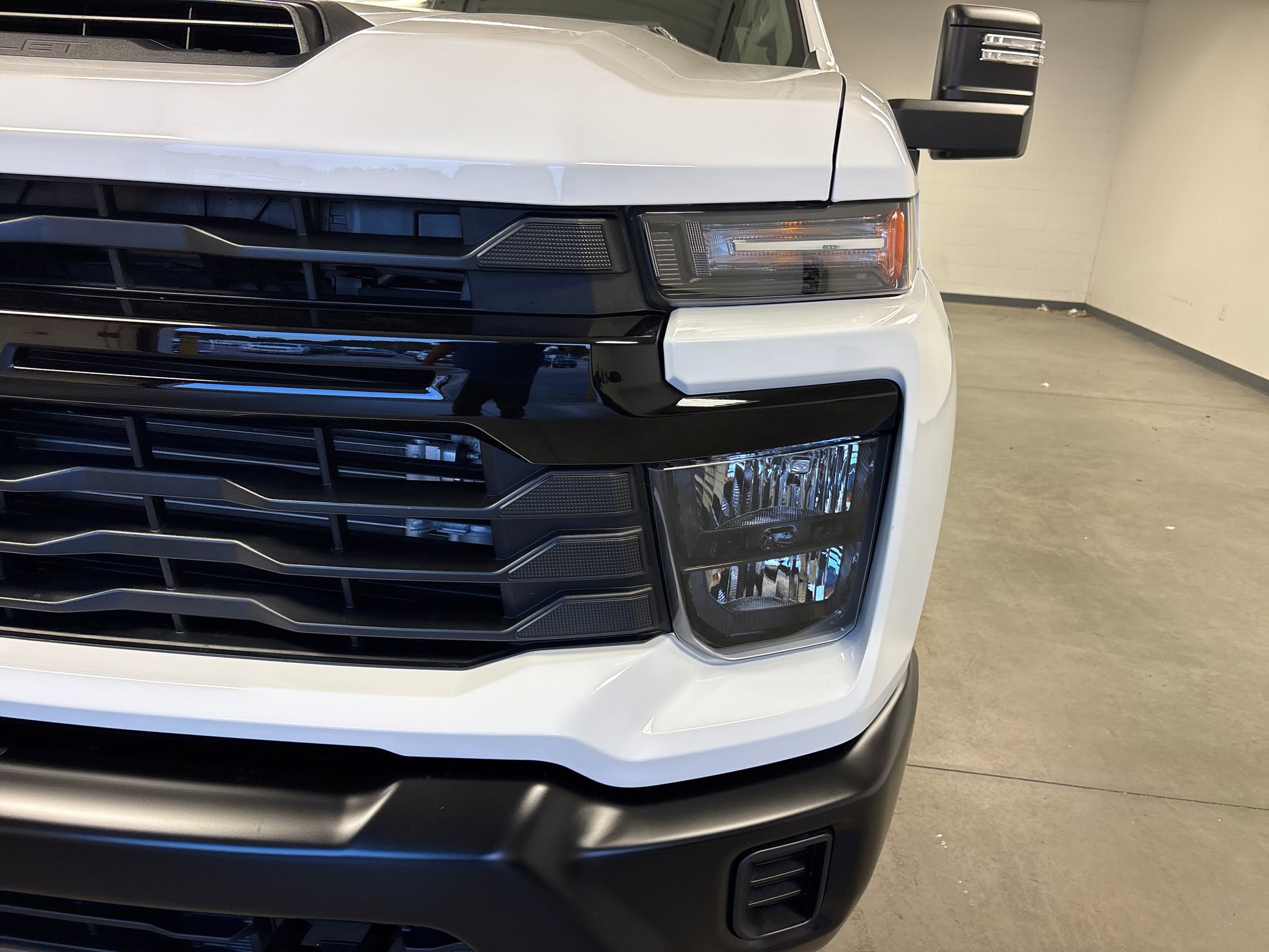 2025 Chevrolet Silverado 3500HD photo 6