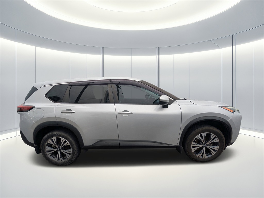 2022 Nissan Rogue SV photo 2