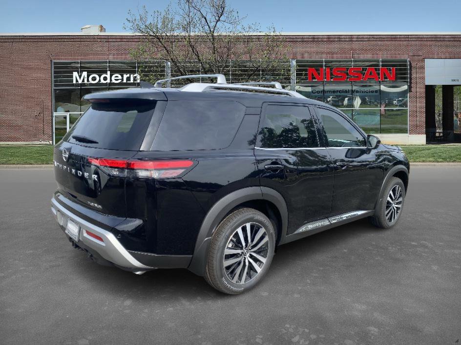 2025 Nissan Pathfinder Platinum photo 2