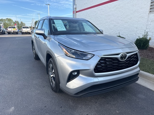 2023 Toyota Highlander L's photo