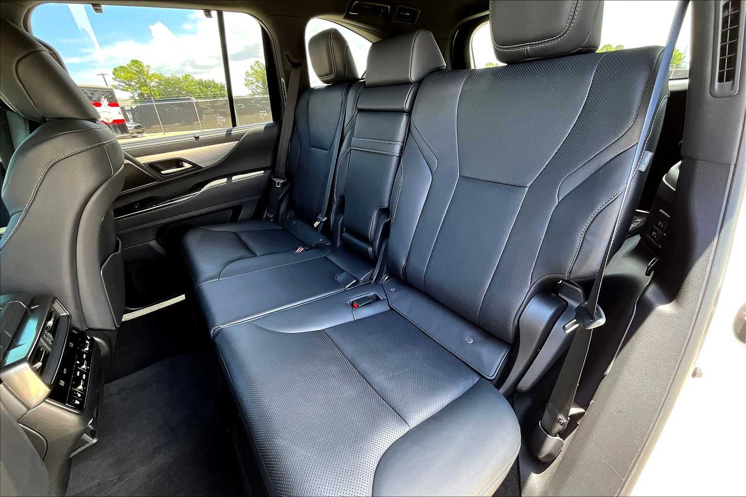 2024 Lexus LX 600 F SPORT photo 18