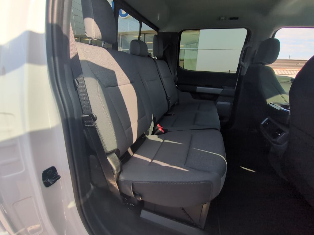 2025 Ford F-150 XLT photo 3