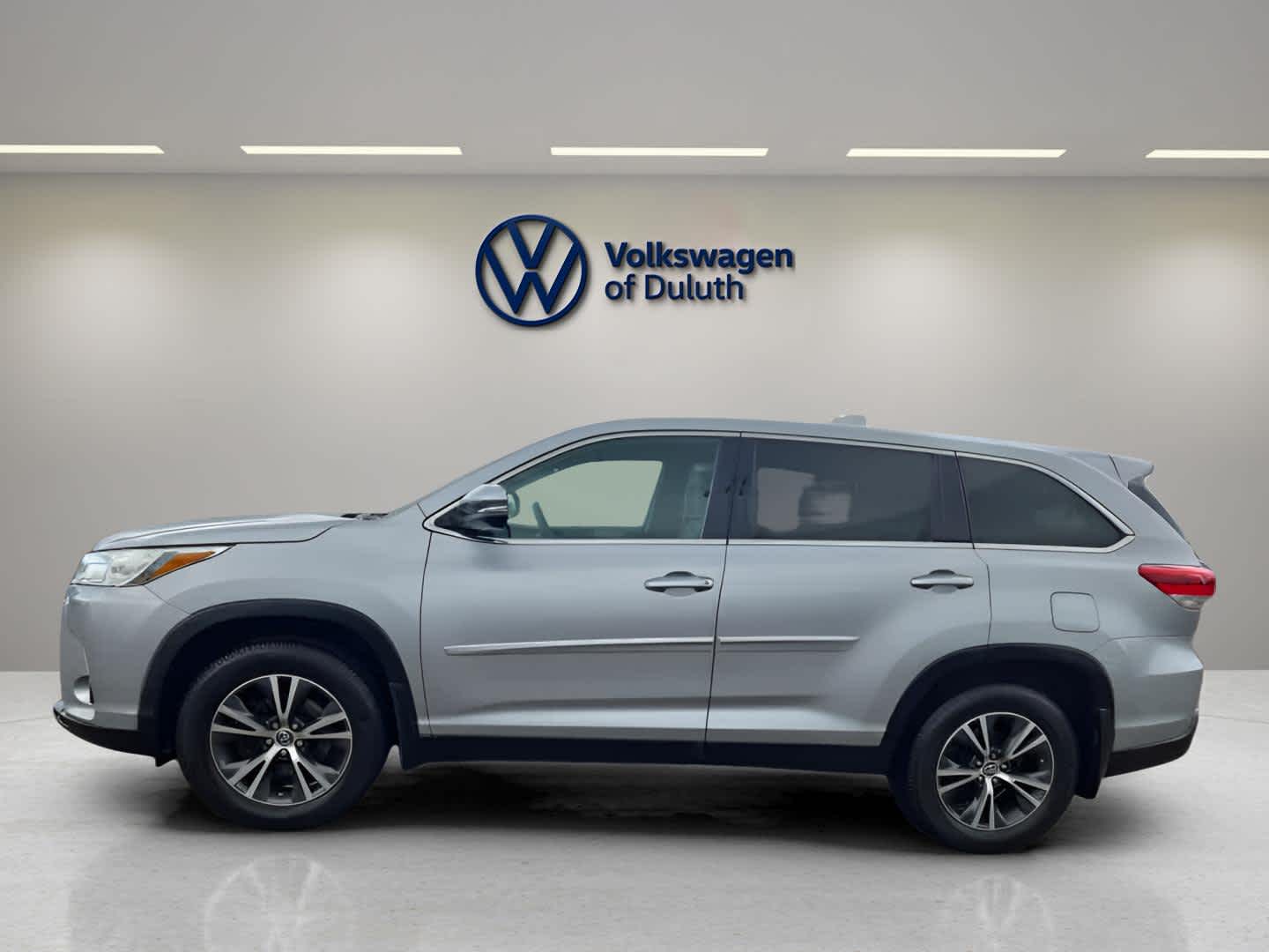 Used 2019 Toyota Highlander LE with VIN 5TDBZRFH3KS931575 for sale in Hermantown, Minnesota